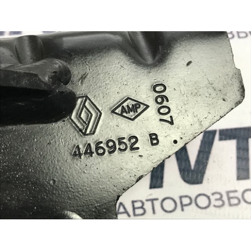 Кронштейн двигуна Renault Megane II 1.9 DCI 2002-2009 8200446952